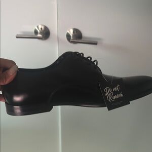 Dolce & Gabbana Black Oxfords with Textured Material and Traditional Lacing